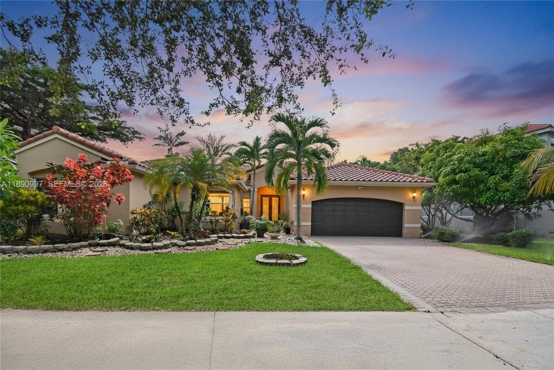 Beautiful one story residence located in the gated community of The Lakes in Weston, offering approx.