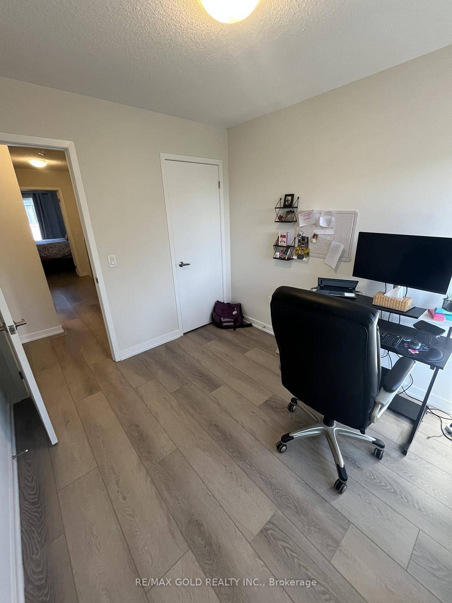 Very Beautiful Stunning Townhouse to raise your family in a peaceful neighborhood.