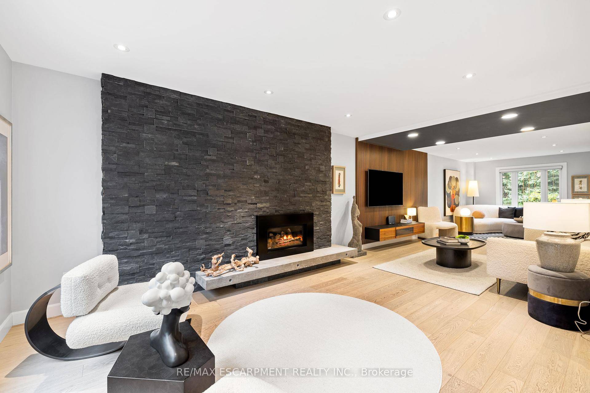 Experience luxury at 2939 Harvey Cres in Erin Mills, Mississauga.