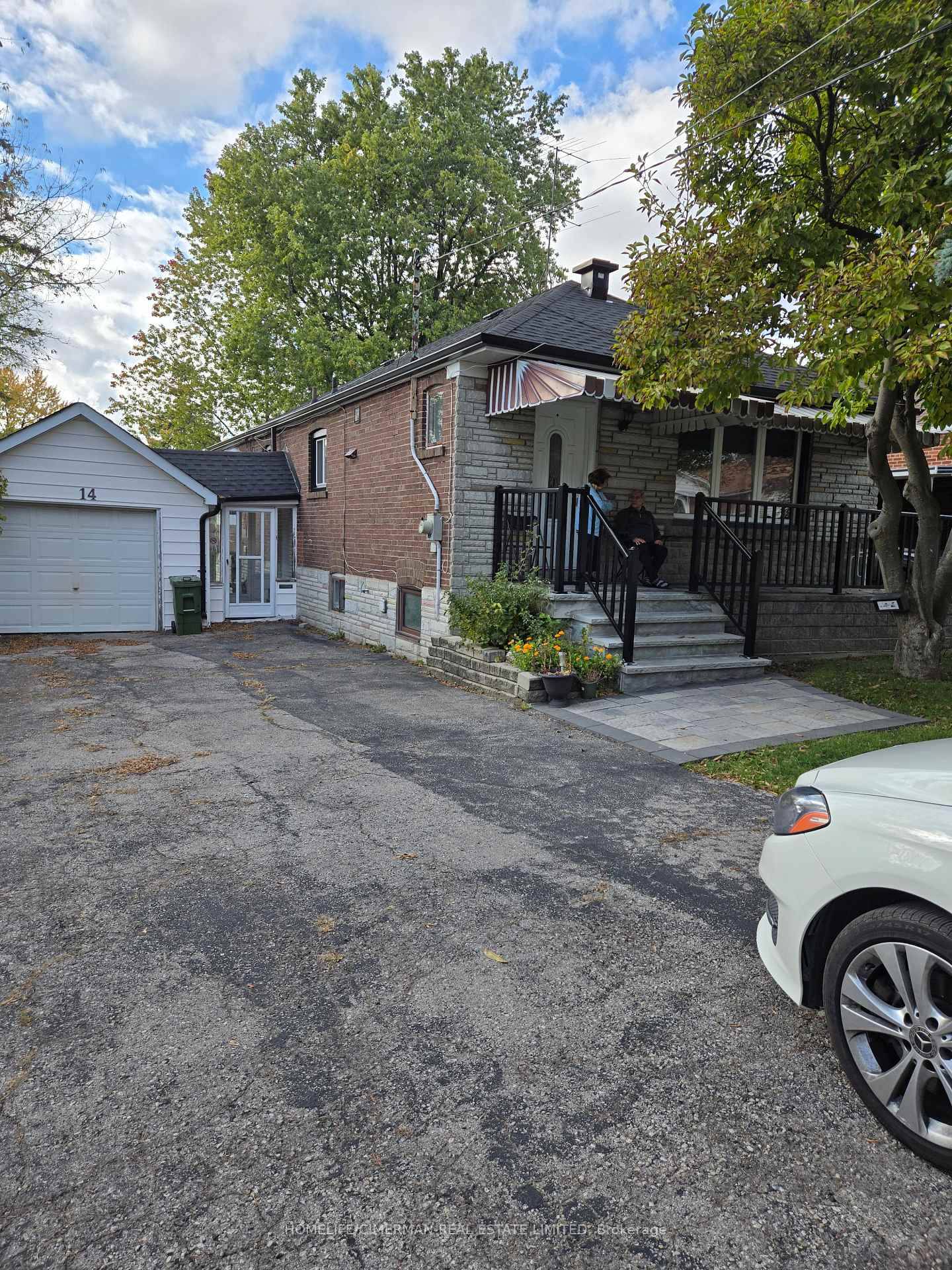 Discover your ideal living space in this beautifully renovated bungalow, set on a spacious and tranquil lot.