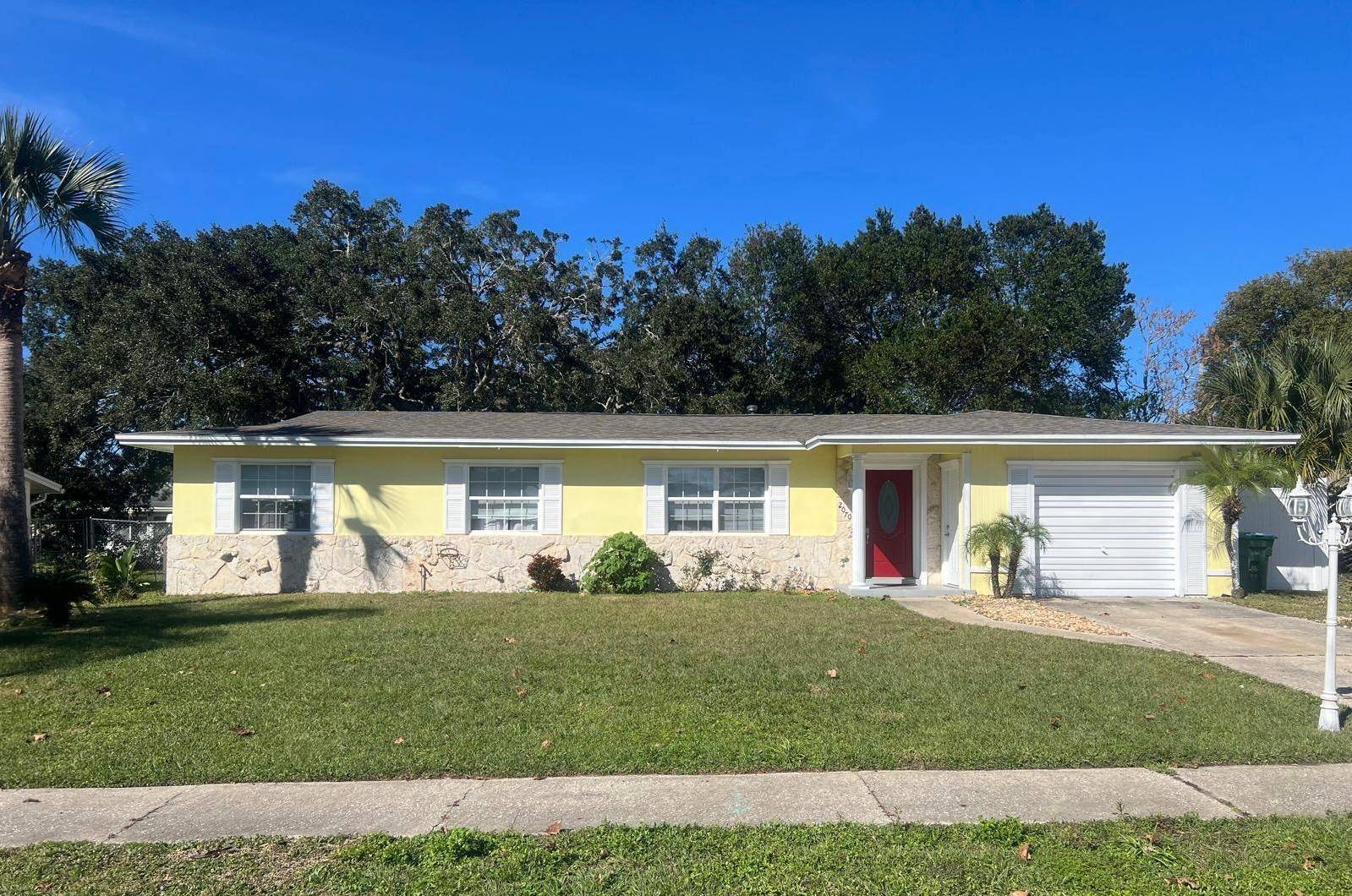 127795 ; Welcome to Your Dream Home, Surrounded by Nature !