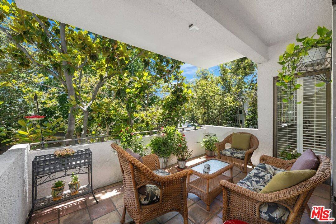 651 WILCOX AVE 2BR Mid Wilshire La