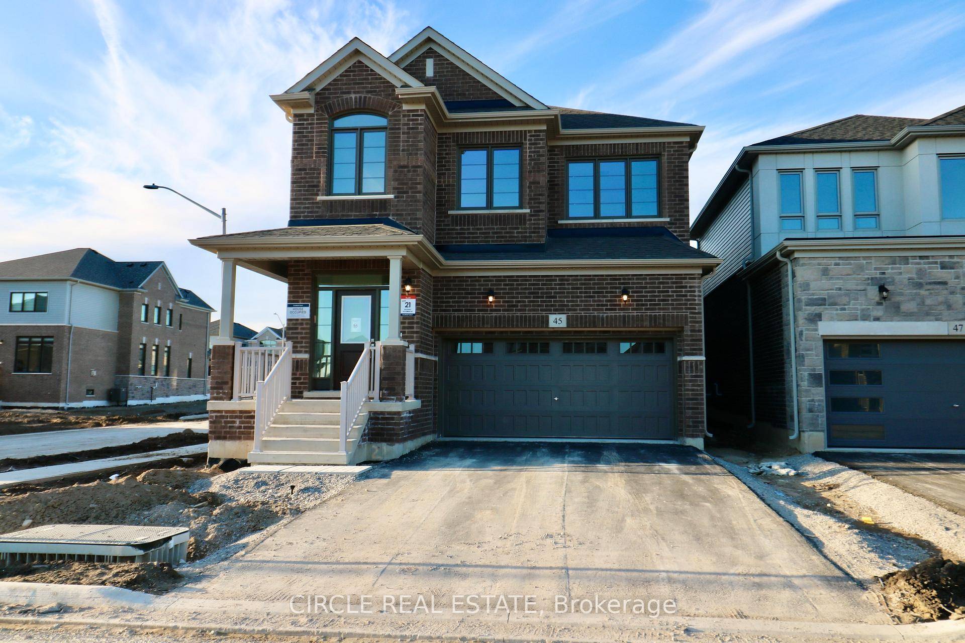 Welcome to this nearly new luxury home for lease in South Barrie's desirable Painswick community.