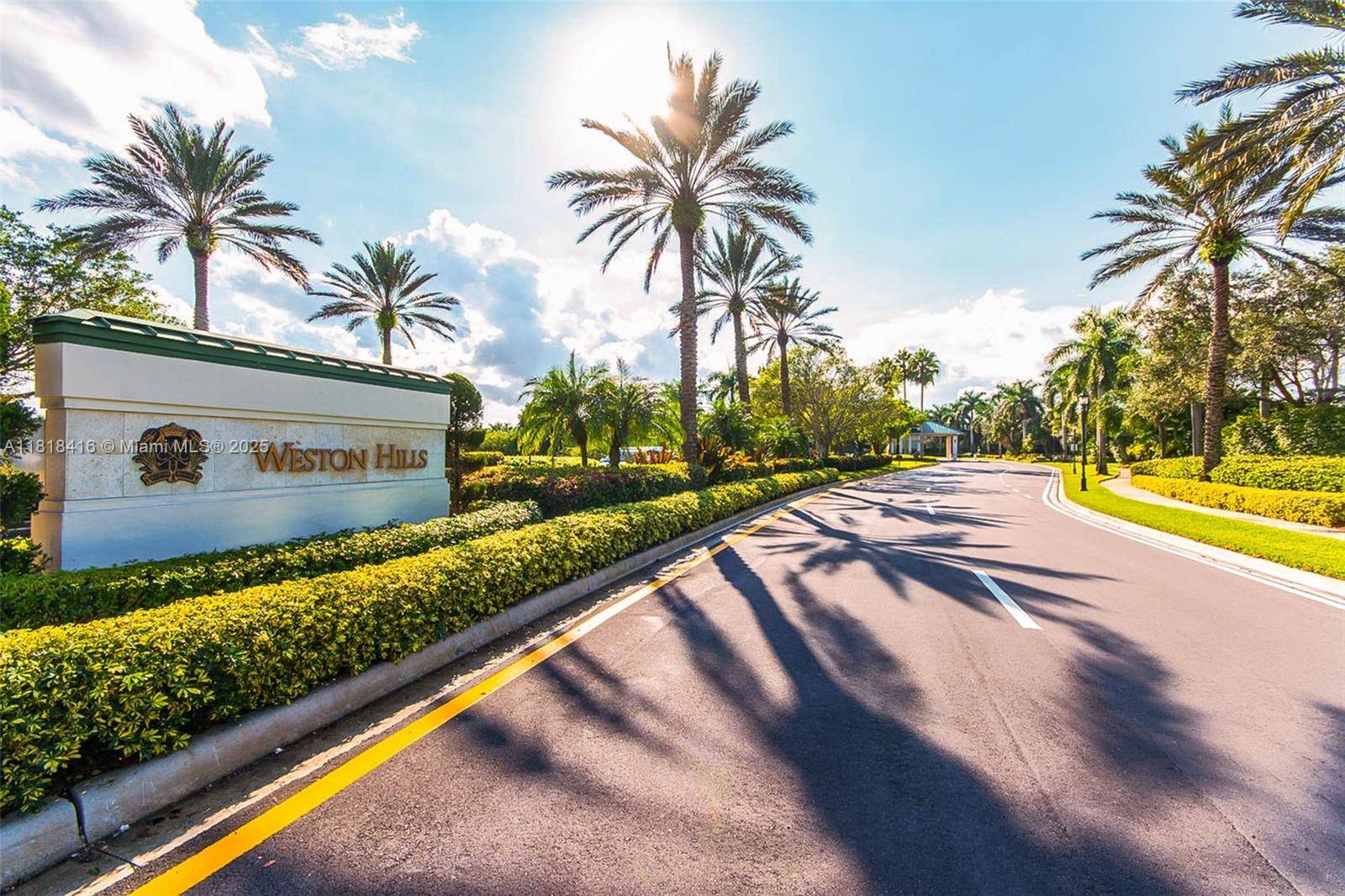 WOW AMAZING BRIGHT amp ; SPACIOUS REMODELED 5 BEDROOM 3 FULL BATHS, ONE STORY POOL HOME ON QUIET CUL DE SAC IN LUXURY GATED GOLF COMMUNITY WESTON HILLS COUNTY CLUB.