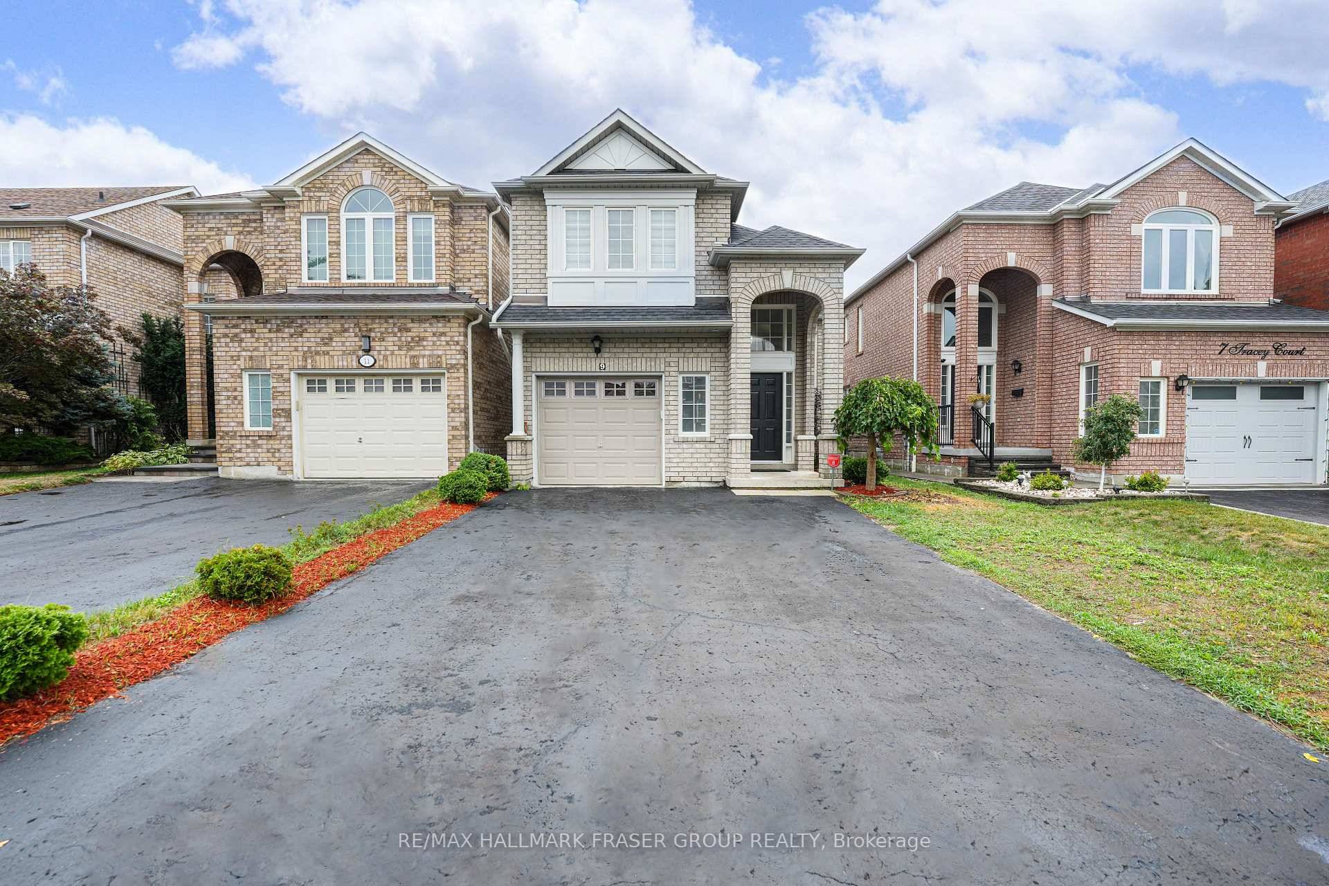 Discover this Tormina built raised bungalow tucked away on one of North Whitbys most desirable courts !