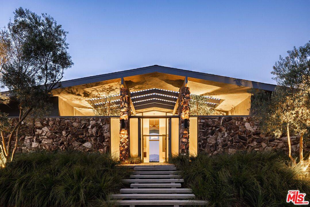 8559 Edwin Dr 4BR Hollywood Hills East La