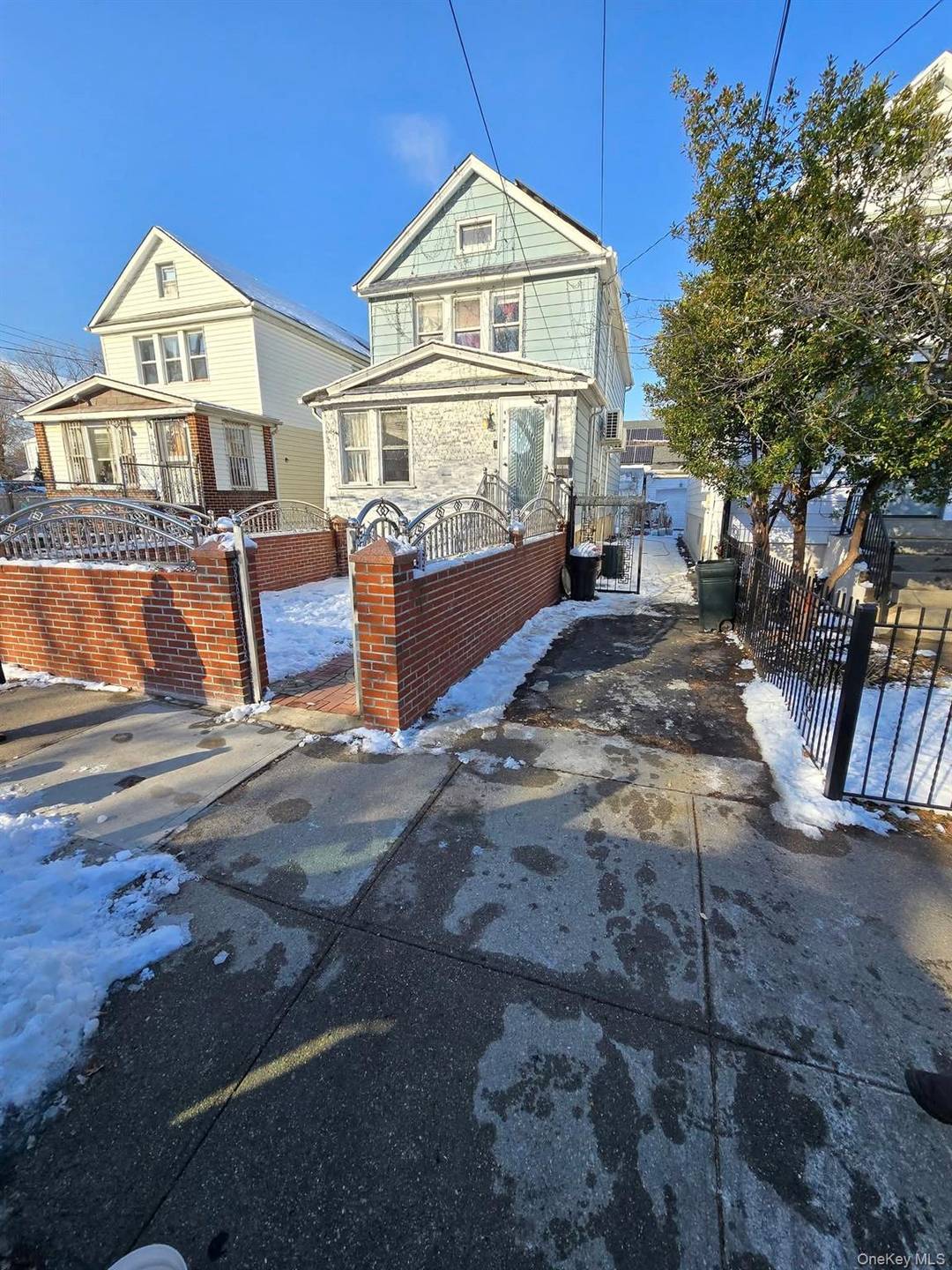 Move in ready single family home located in the desirable Soundview section of the Bronx.