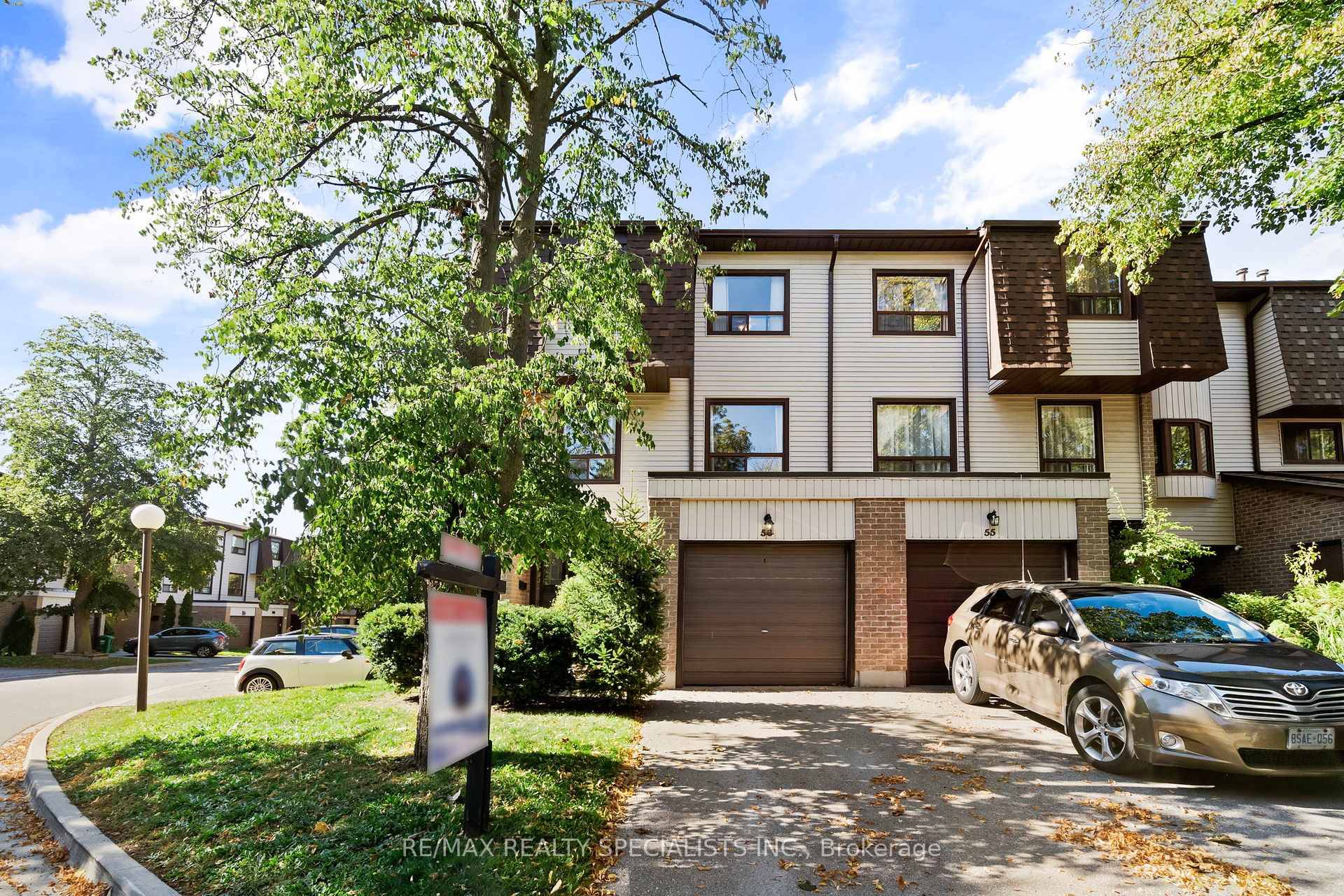 Welcome to this beautifully refreshed 3 bedroom, 2 bathroom townhome in the heart of Meadowvale, Mississauga.