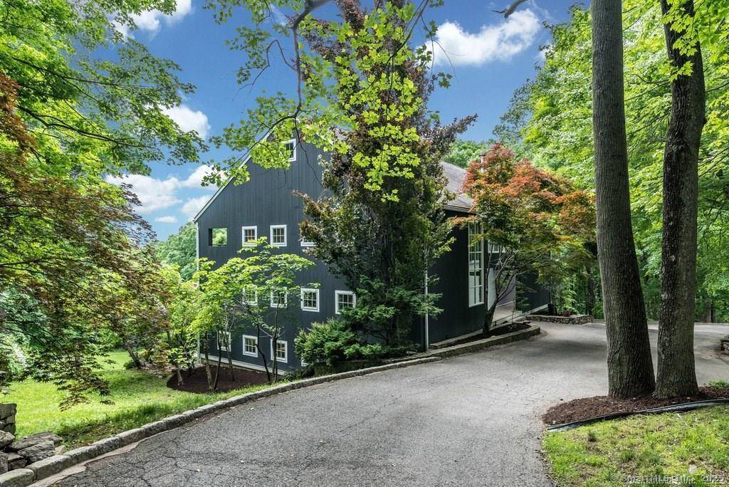 Do you love modern homes but the charm of wood beams ?