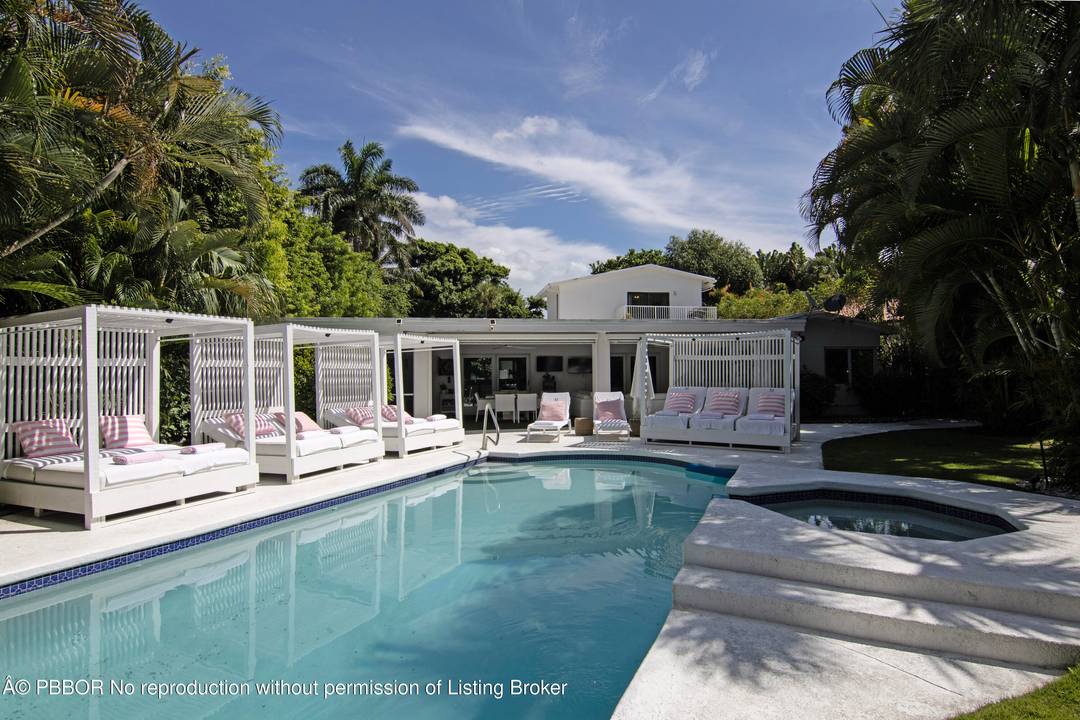 Water block in SoSo 11, 850 square feet in the heart of SoSo.