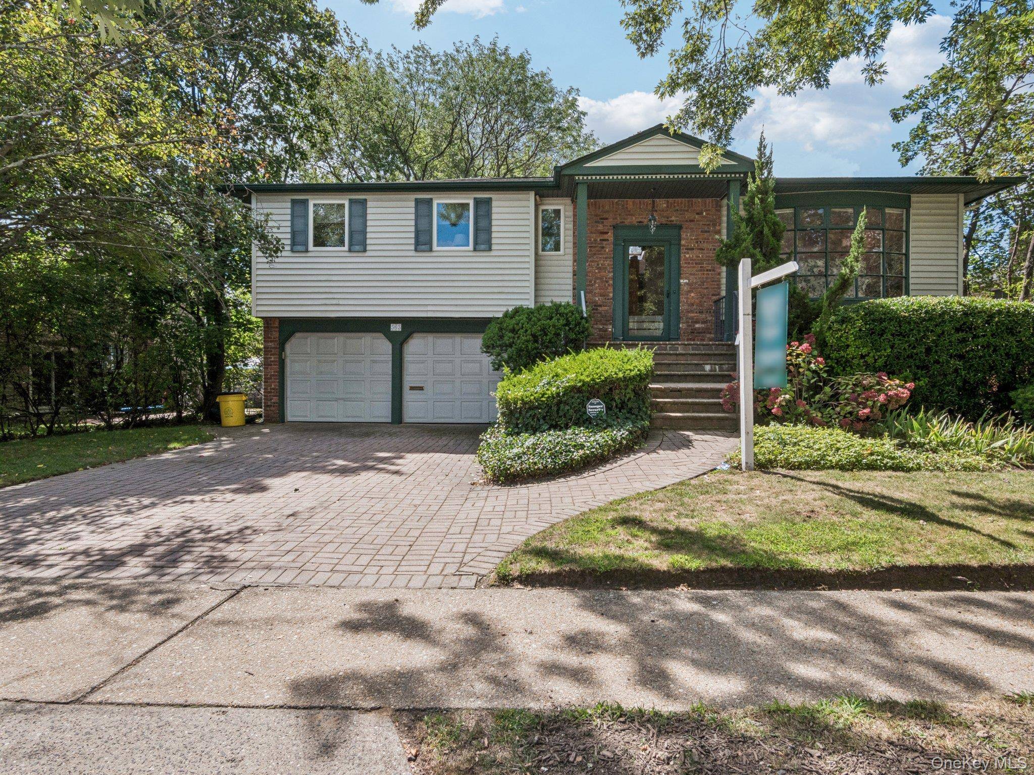FIRST TIME ON MARKET ! OVER SIZED PROPERTY WON'T LAST !