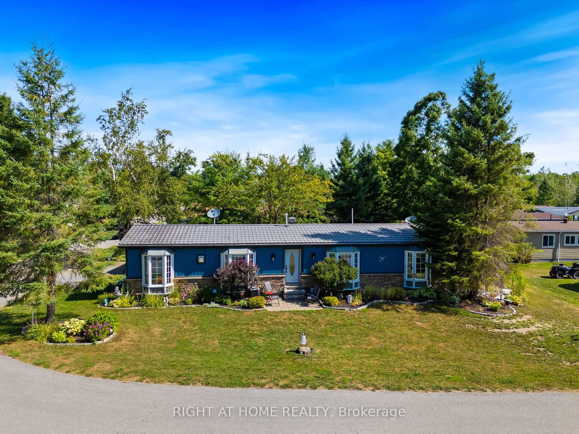 Welcome to 1 Maple Cres in the sought after Big Cedar Estates community in Oro Medonte !