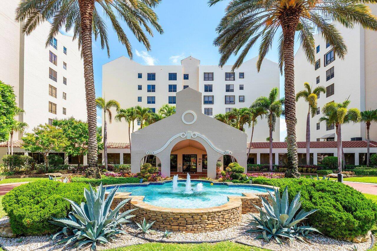 Welcome to your dream condo in the heart of central Boca !