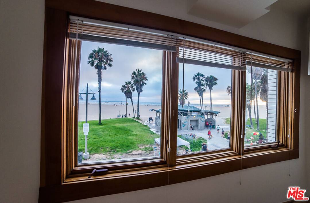 8   Brooks Ave 1BR Marina Del Rey La