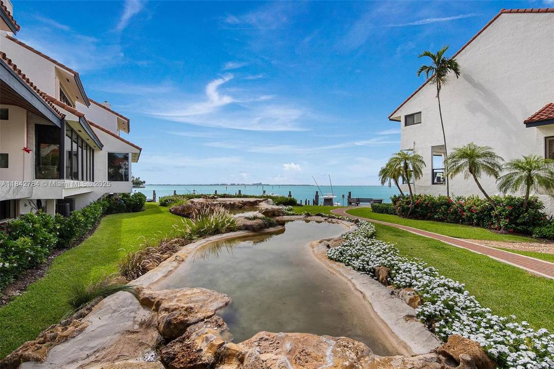 Experience the best of Coconut Grove.