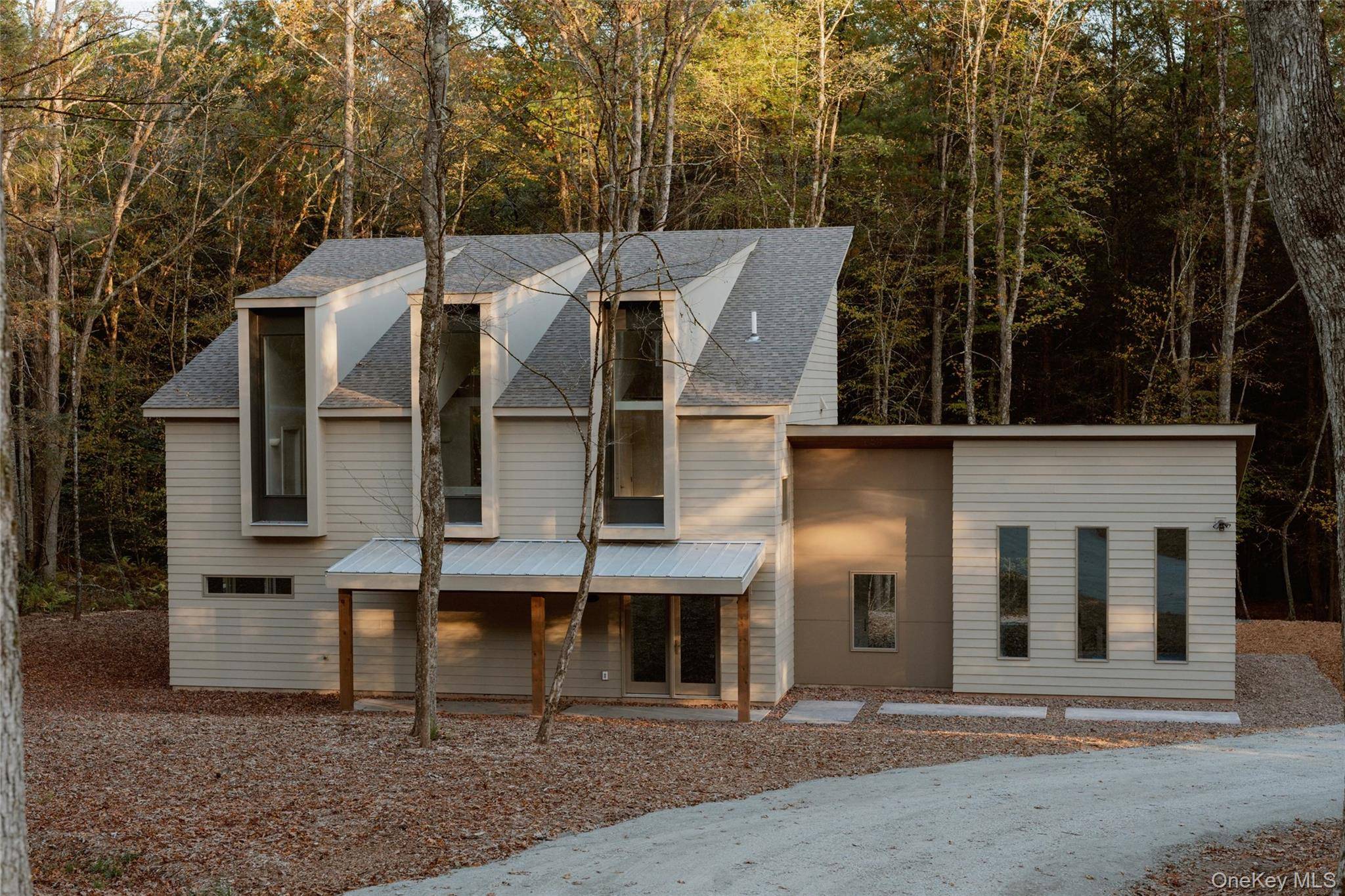 From the creative minds behind Major Jacks and Wishbone, Bear Run is an artful new construction retreat tucked away on nearly 19 acres of meadow and woodland in the western ...