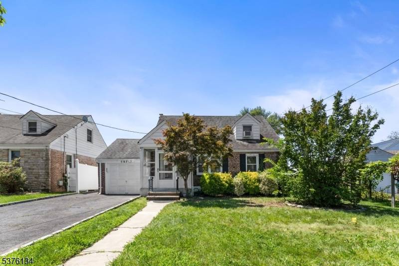 Charming Cape Cod in Prime Union Township Location !