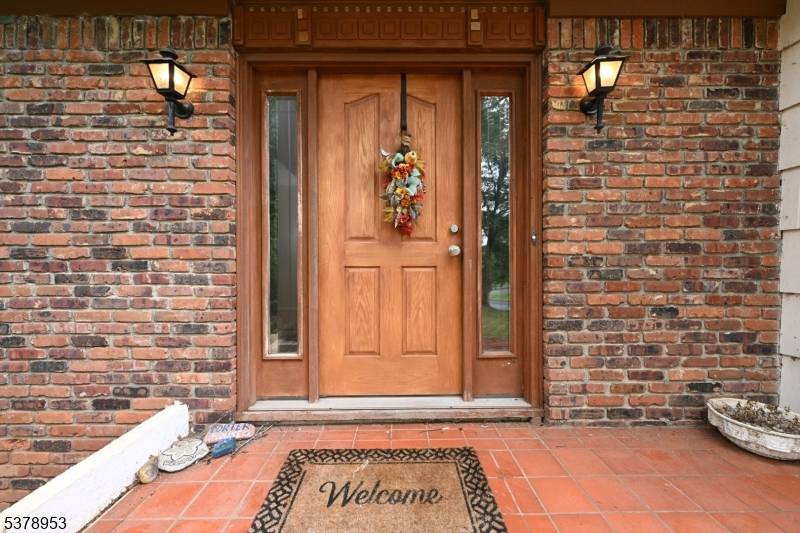 Prime Location ! This stunning 4 bedroom, 2.