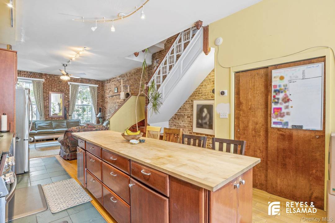 Elegant 4 Story Townhouse in the Heart of Washington Heights Welcome to 558 West 173rd Street, an exceptional single family townhouse offering an impressive 4, 187 square feet of thoughtfully ...