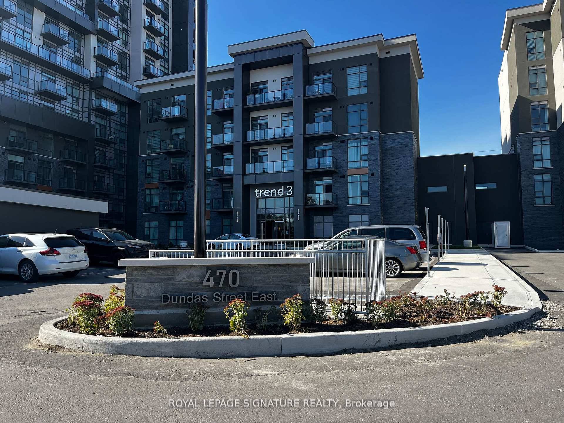 Experience modern living in this 1 bedroom plus den condo, complete with underground parking and a locker for added convenience.