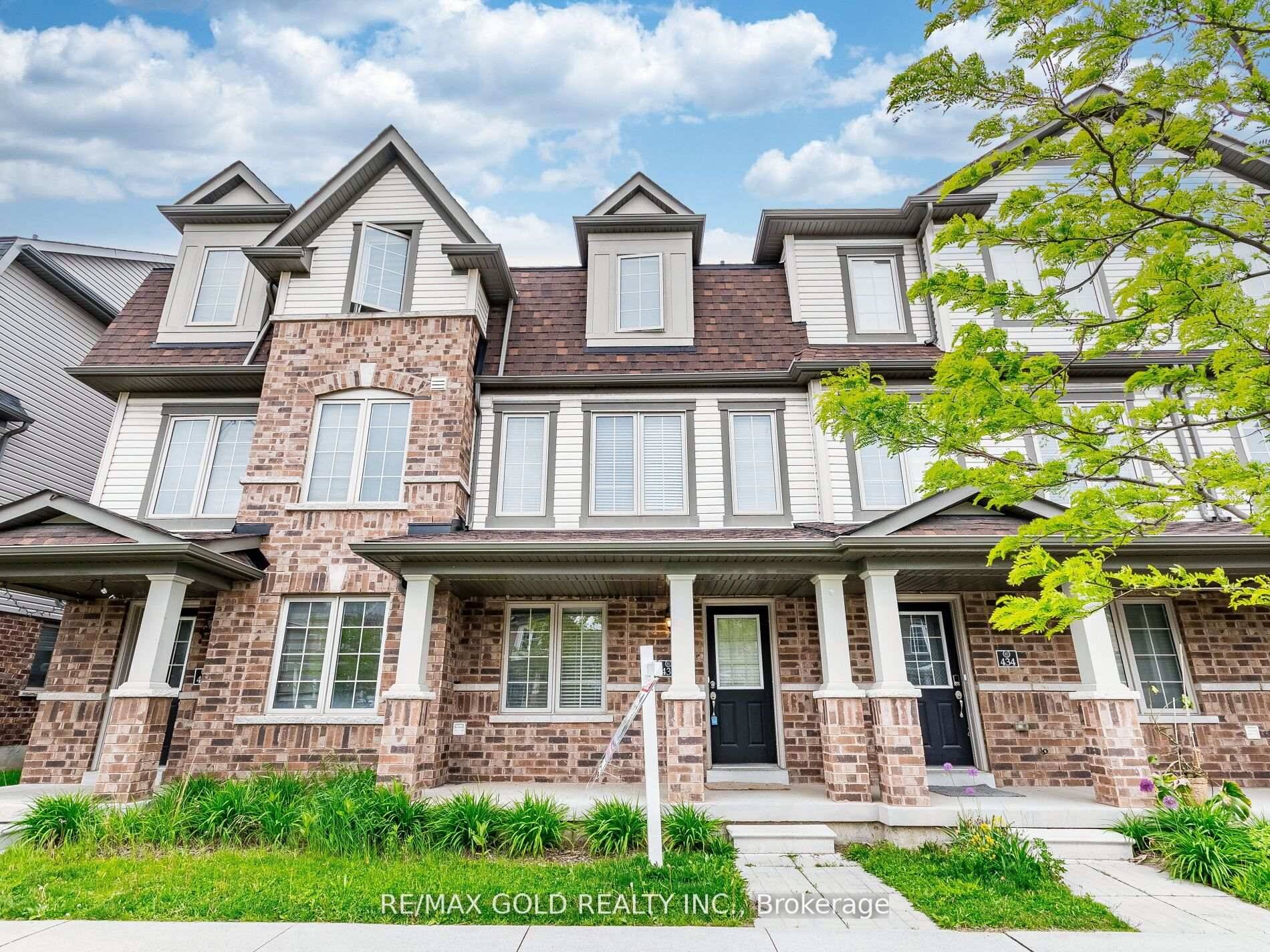 Welcome to this beautifully upgraded 3 story townhouse by Fernbrook Homes !