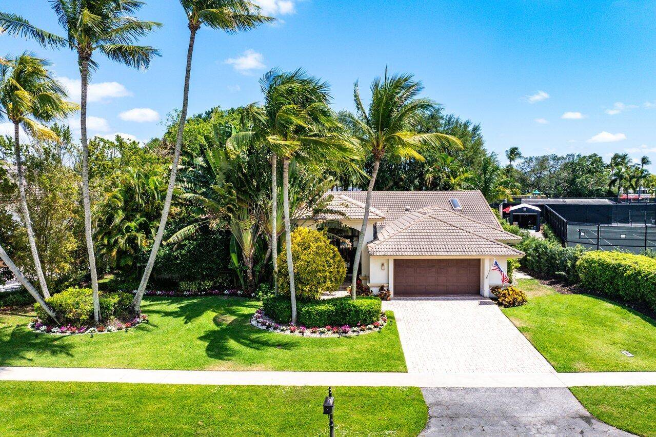 Situated on a secluded lot, this delightful home masterfully combines privacy with an enchanting vista of the golf course's wooded surroundings.