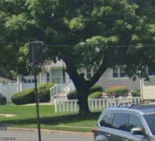 Offering 3 Bedrooms, 2 full Bathrooms, living room, dining room, eat in Kitchen, attached Garage and the list goes on ?