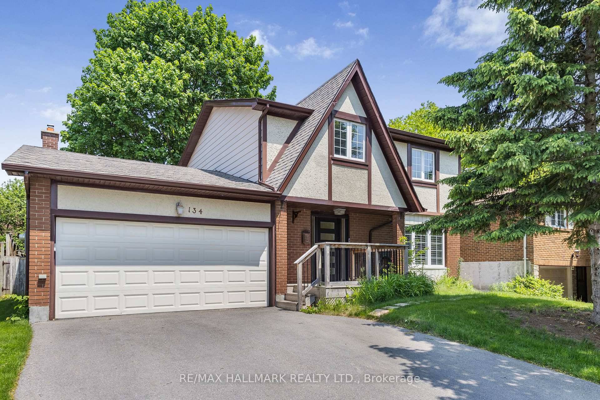 Spacious and sun filled 4 bedroom family home in prime Thornhill, just steps to top rated schools, shopping, and everyday amenities.