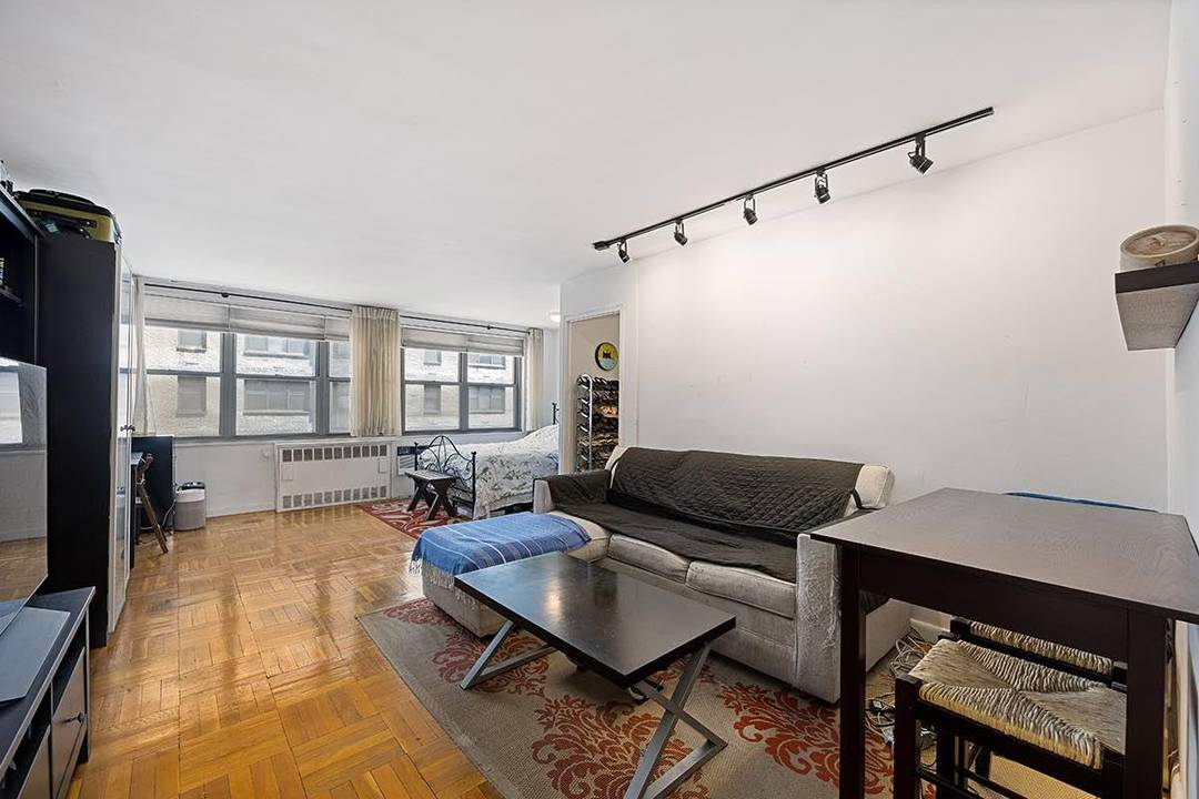 Large Alcove Studio, Unbeatable Midtown East Location !