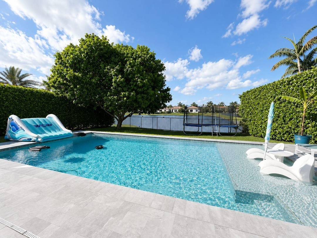 Welcome to the best neighborhood in Cooper city Monterra This beautiful home offers resort style living with amazing community amenities including a gym, meeting room, billiard room, children's playroom, tennis ...
