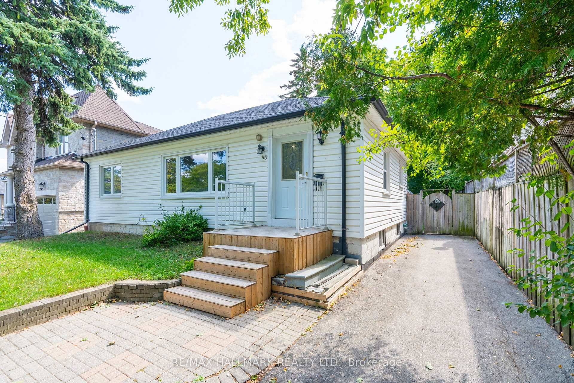 Welcome To 43 Meadowview Avenue, An Exceptional Opportunity For End Users, Investors or Home Builders In A Highly Sought After Neighborhood Surrounded By Multi Million Dollar Homes.