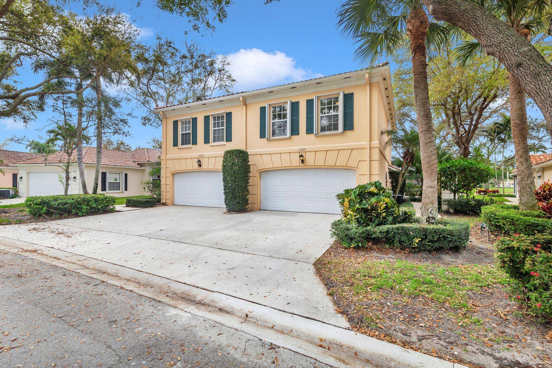 Gleaming 3BD 2. 5BTH townhome in Riverwalk !