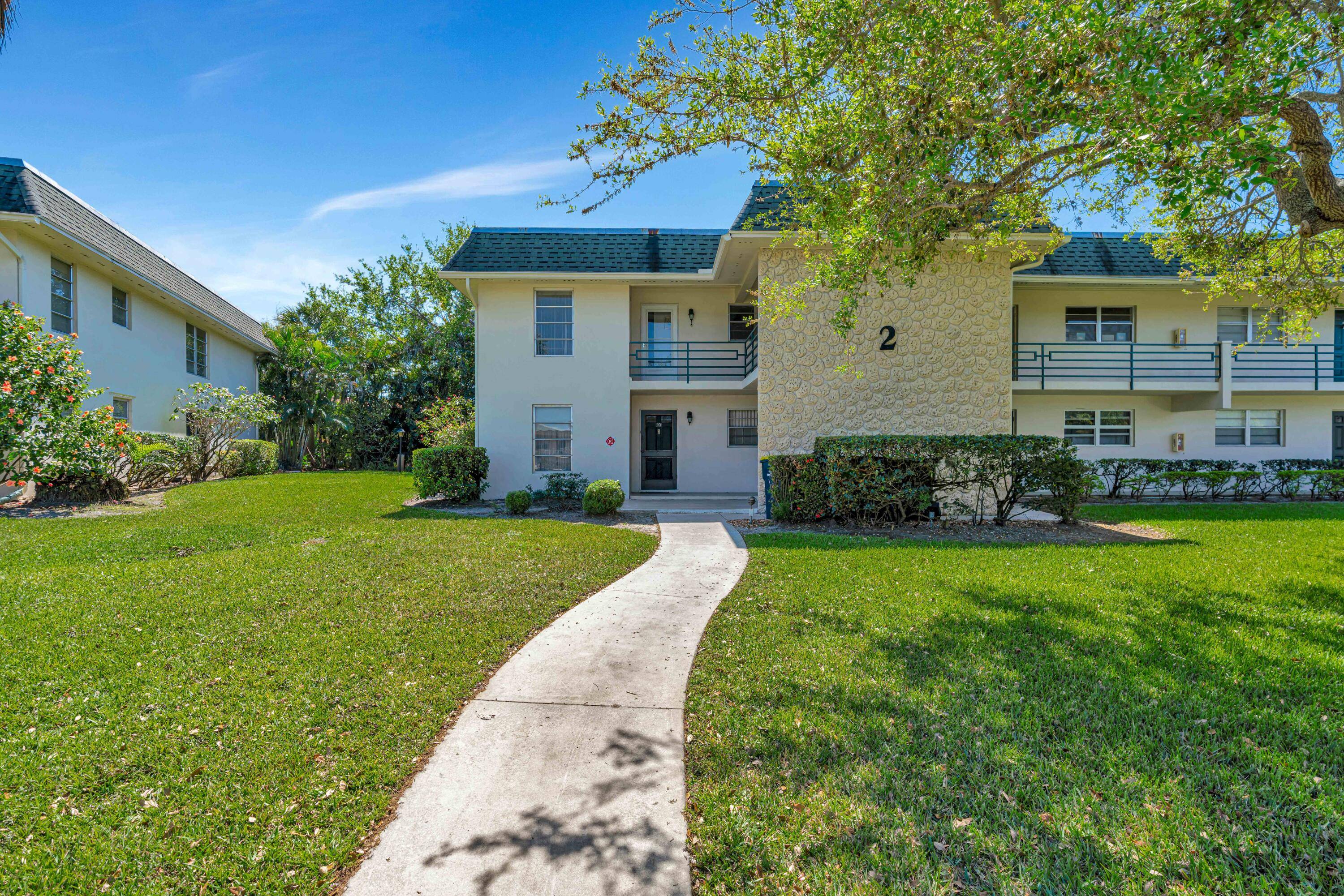 Welcome to your new coastal retreat in the vibrant community of Tierra Verde !