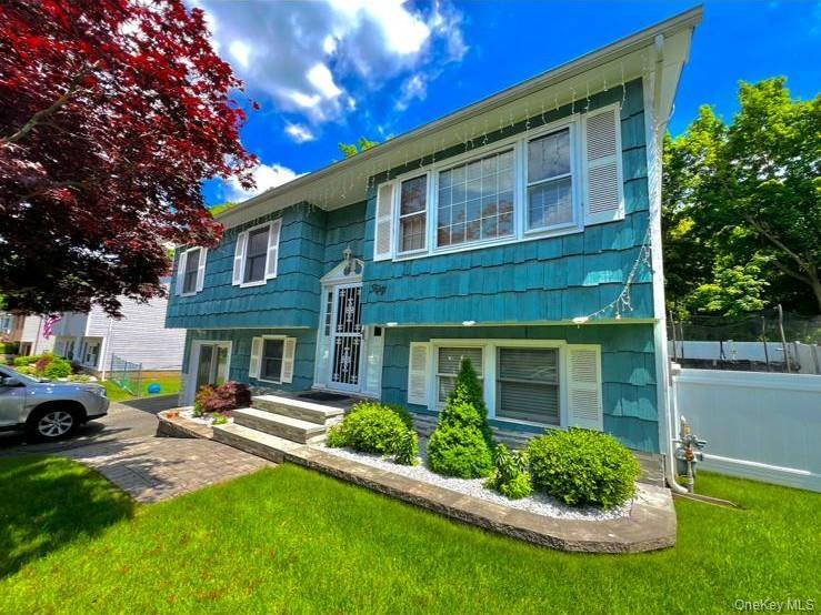 Welcome to 50 Lincoln Street in the charming village of Sloatsburg !