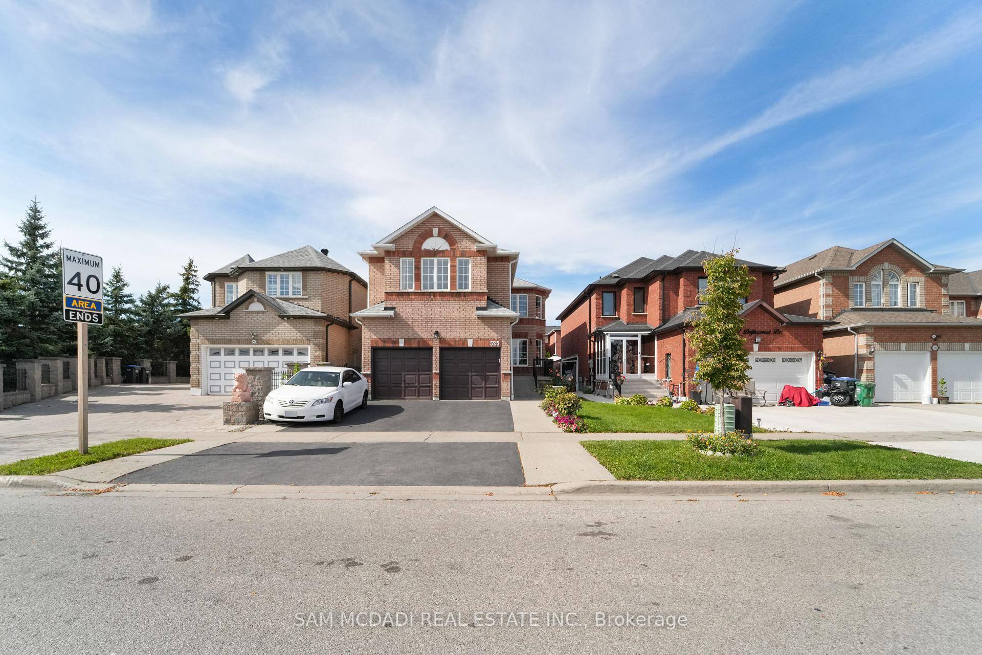Welcome to 525 Driftcurrent Drive a beautifully upgraded 4 2 bedroom detached home nestled in the highly sought after Hurontario community of Mississauga.