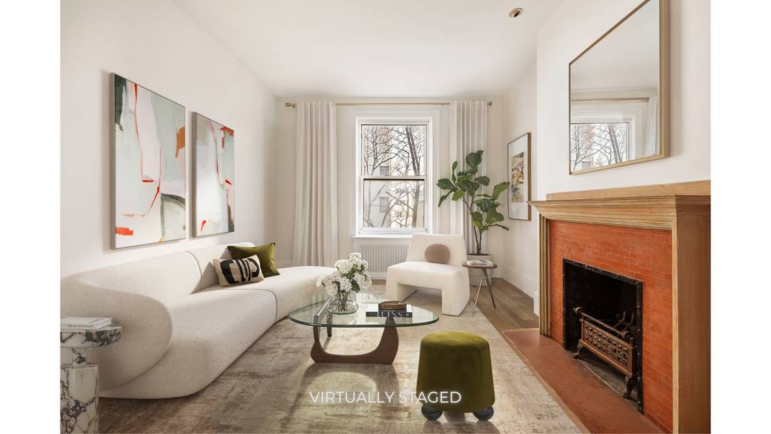Welcome to Residence 5B at 20 East 84th Street, a beautifully proportioned one bedroom located just moments from Central Park, Museum Mile, and the Metropolitan Museum of Art.