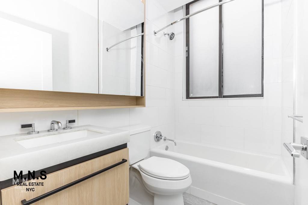 This unit is a large one bedroom at The Grove, in prime Chelsea nestled between 7th and 8th Avenues on West 19th Street.