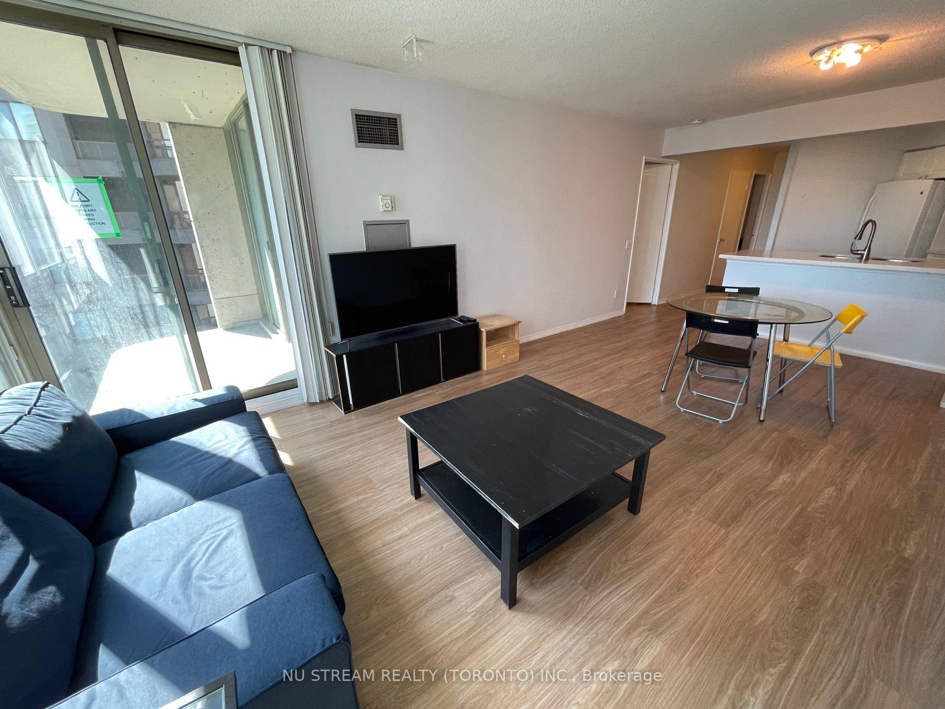 Bright And Spacious 2 Bedroom 2 Bath Unit.