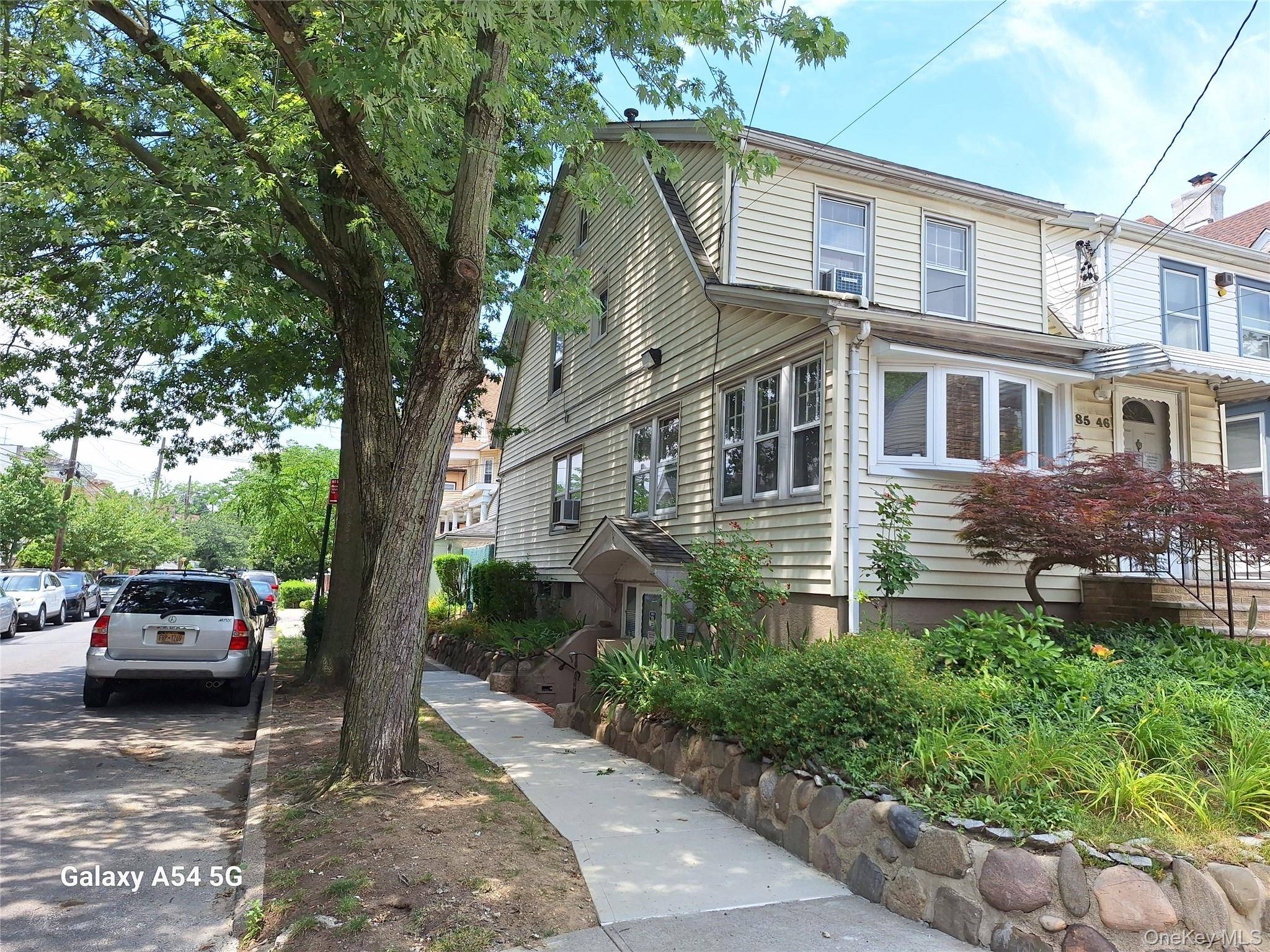 Remarkable 1 family Colonial Home, Exceptionally well kept !
