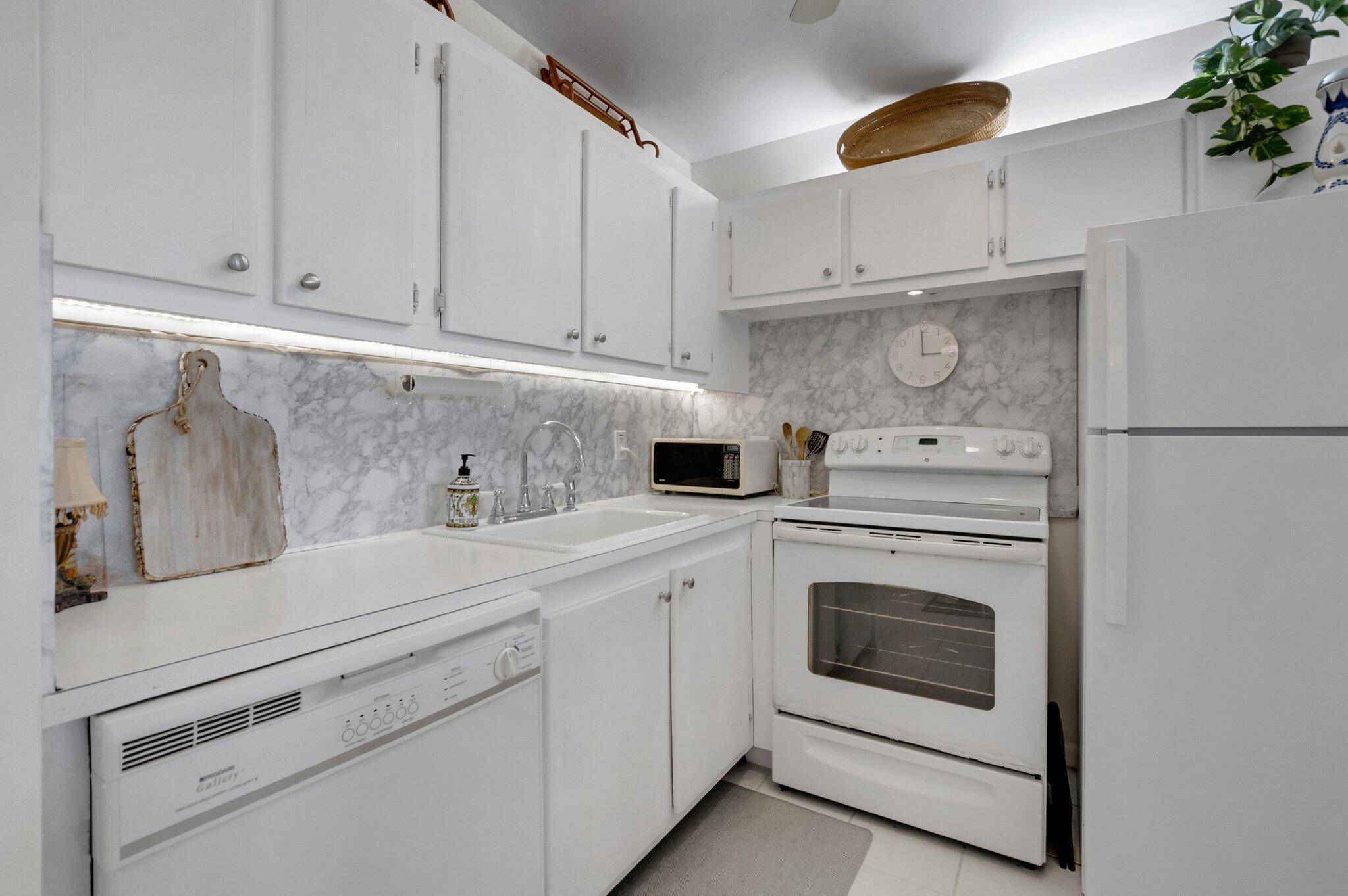 SPECTACULAR CONDO WITH AMAZING WATER VIEW FROM THE 4TH FLOOR.