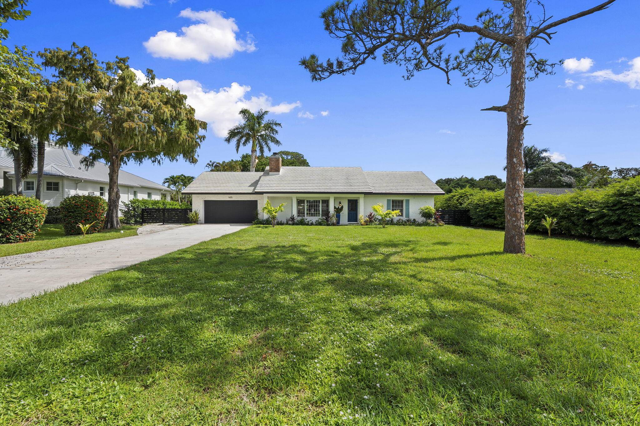 Charming North River Shores home across from boat ramp !
