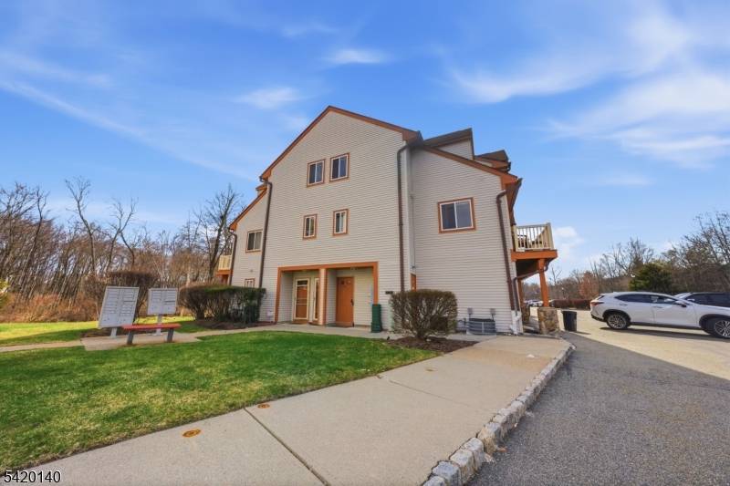 Welcome to this beautifully maintained 2 bedroom, 1.