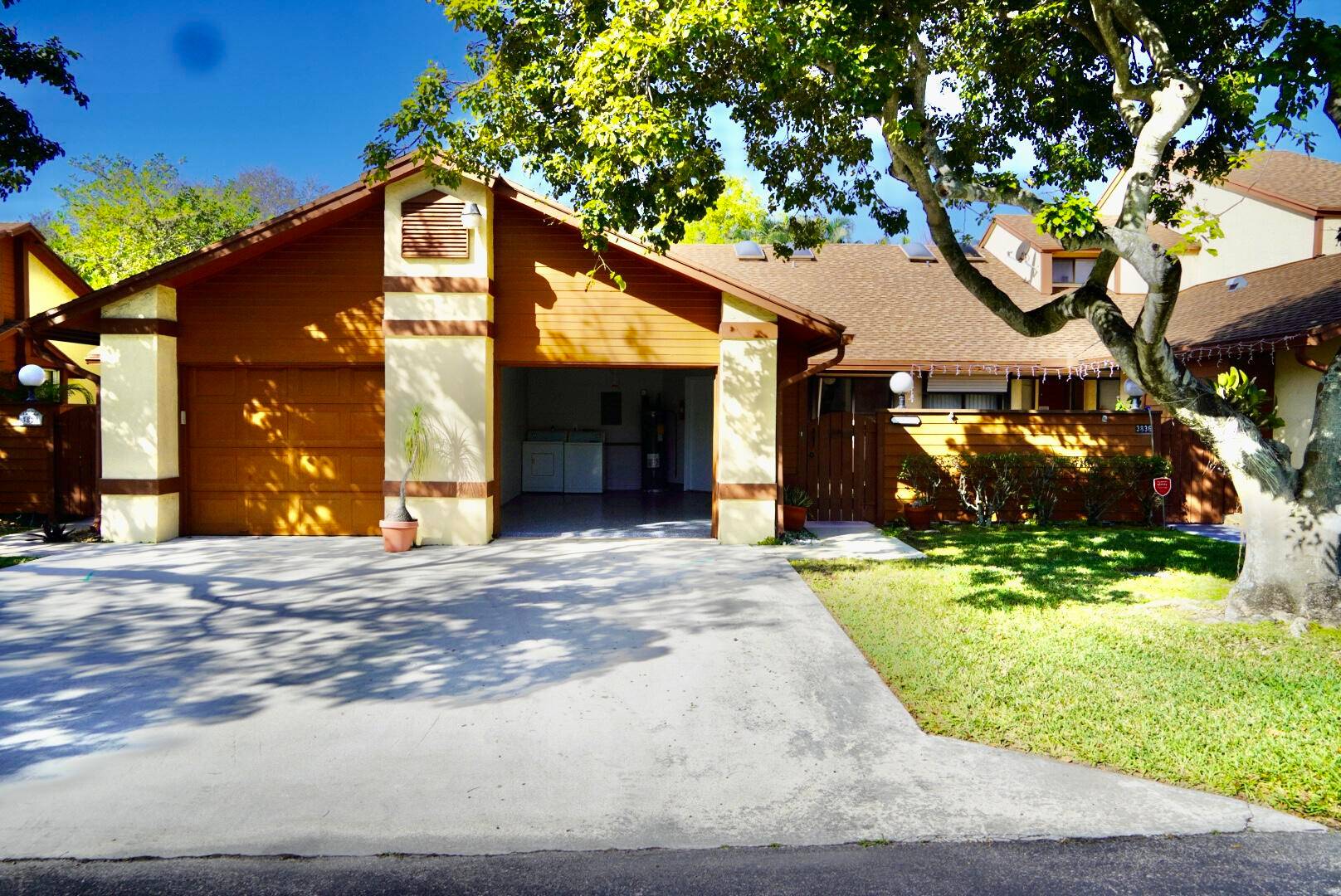 Situated in the sought after Timberline community in West Palm Beach, this 2 bedroom, 2 bath townhome presents an ideal canvas for living out your HGTV dreams, and is waiting ...