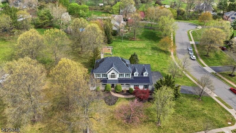 Fabulous bright and spacious Colonial single family in a quiet neighborhood and excellent school district with 1.