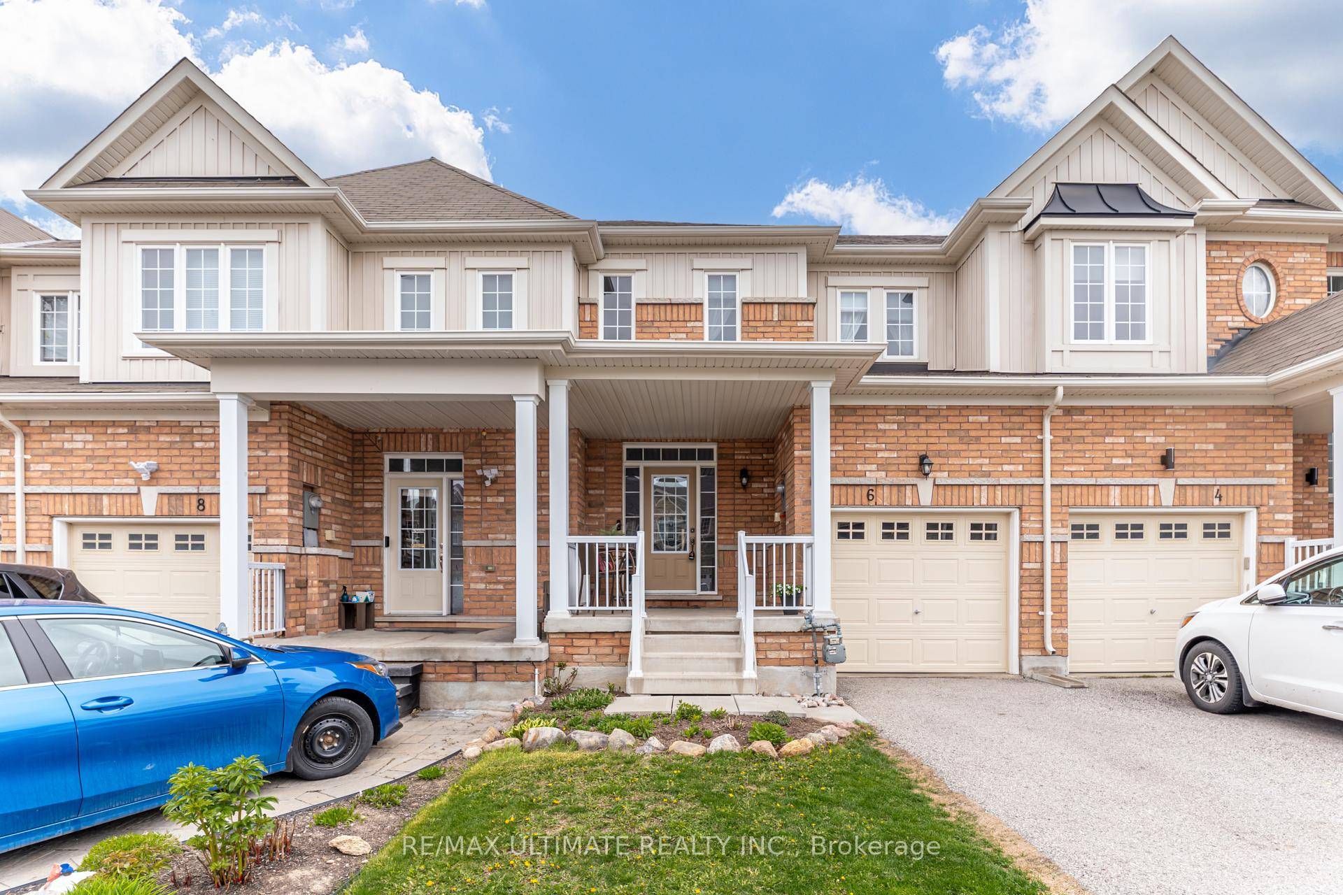 Welcome To Your Next Chapter In This Absolutely Delightful 3 Bedroom, 2 Bathroom Townhome Nestled On A Quiet, Family Friendly Crescent In Beautiful Bradford !
