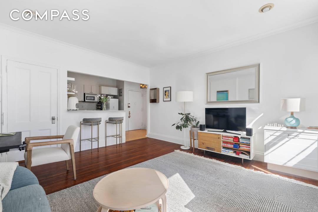 Nestled within a historic townhouse on landmarked Monroe Place one of Brooklyn Heights most picturesque, tree lined streets this sun drenched one bedroom residence seamlessly blends timeless character with modern ...
