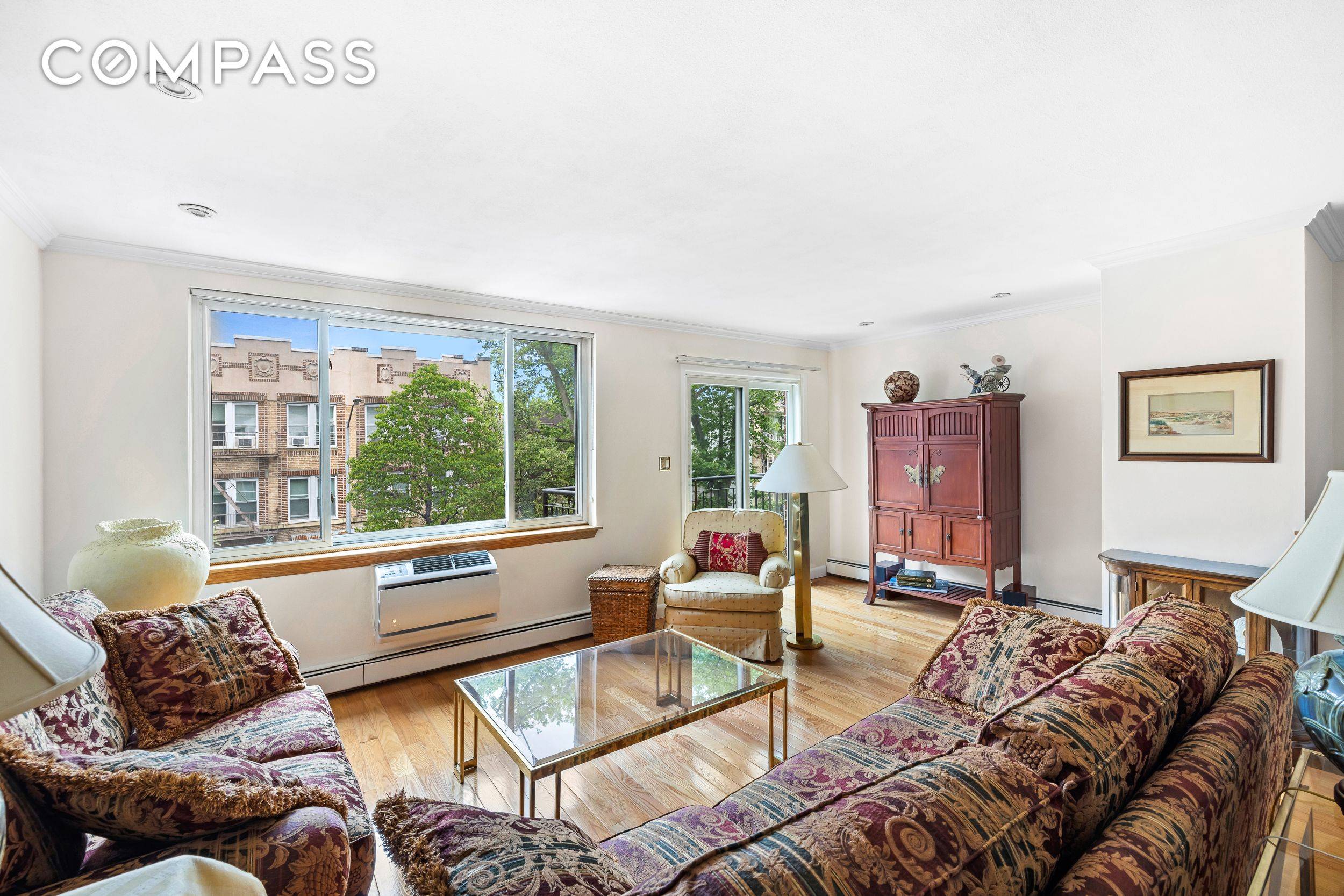 Welcome to this beautifully maintained 2 bedroom, 1.