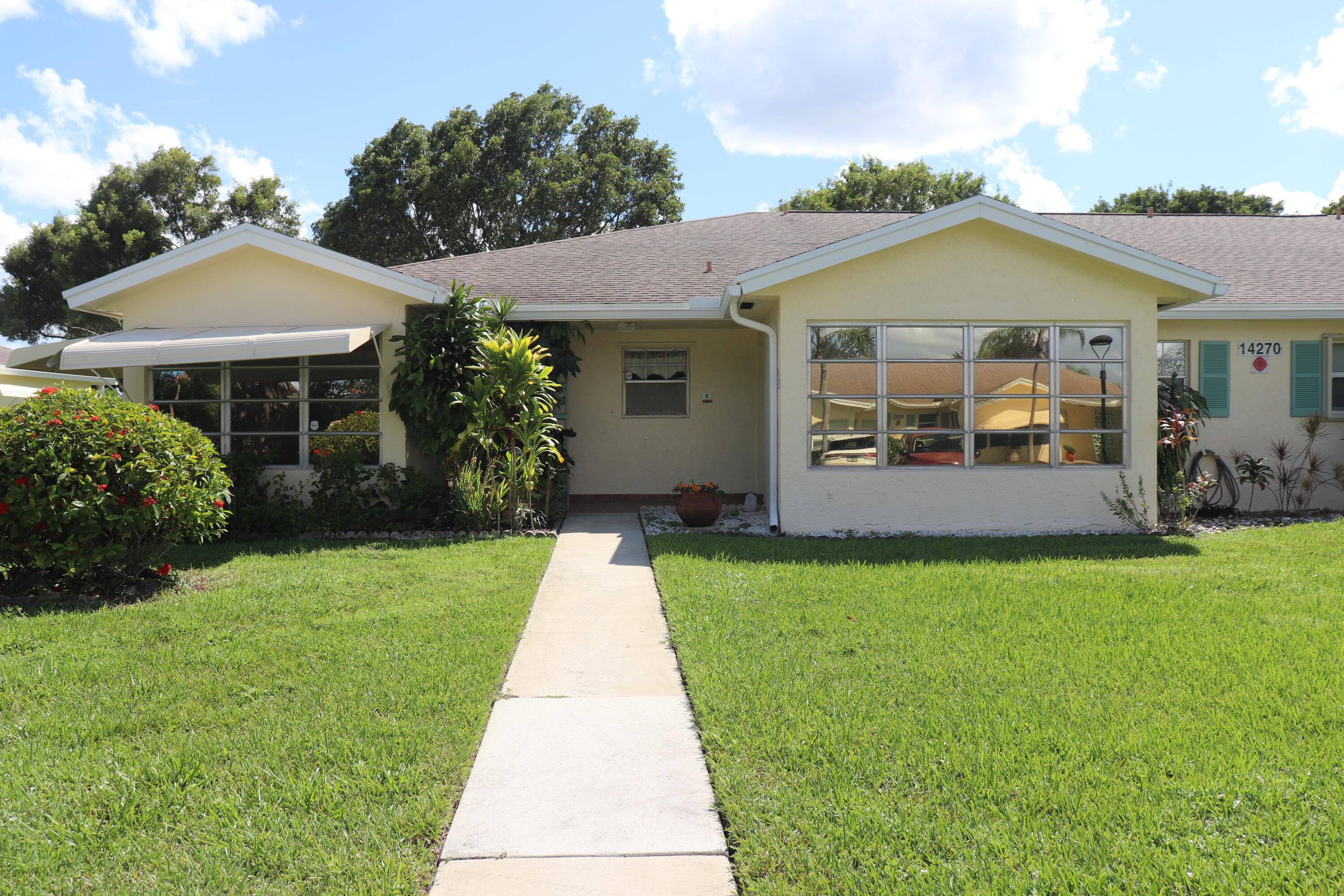 Welcome to this spacious 1 bedroom, 2 full bath villa located in the desirable 55 community of High Point of Delray Beach.