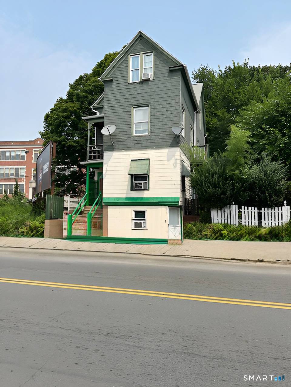 Nice 8 unit with super who lives on site.