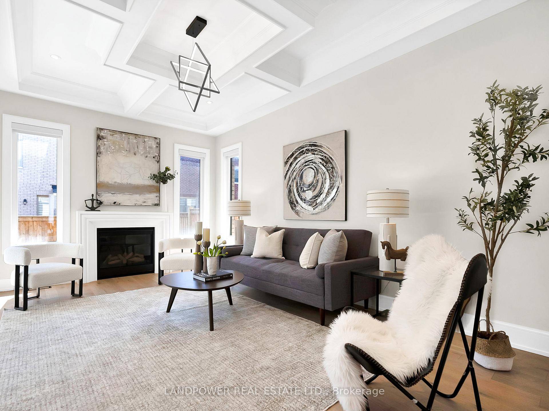 Welcome To 35 Longworth Ave !